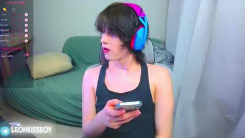 Snapshot of leonkissboy chatting on April 4, 2026, 2:47 pm leonkissboy online show from April 4, 2026, 2:47 pm