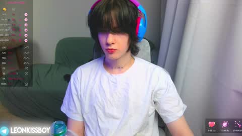 Snapshot of leonkissboy chatting on April 5, 2026, 9:01 pm leonkissboy online show from April 5, 2026, 9:01 pm