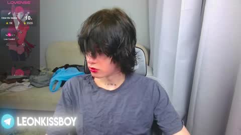 Snapshot of leonkissboy chatting on April 13, 2026, 10:04 pm leonkissboy online show from April 13, 2026, 10:04 pm
