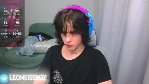 Snapshot of leonkissboy chatting on April 15, 2026, 4:14 pm leonkissboy online show from April 15, 2026, 4:14 pm