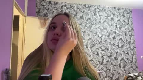 Snapshot of leonorcoutee chatting on January 15, 2026, 12:32 pm Alice online show from January 15, 2026, 12:32 pm