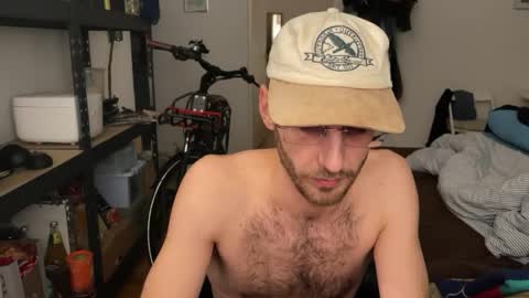 Leon online show from December 16, 2025, 3:28 pm