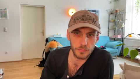 Leon online show from April 21, 2026, 2:12 pm