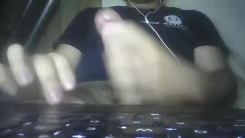 leoonel_95 online show from February 25, 2026, 5:06 am