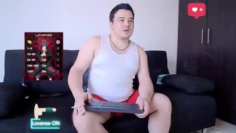 Snapshot of leoreem_ chatting on February 11, 2026, 9:42 pm leoreem_ online show from February 11, 2026, 9:42 pm