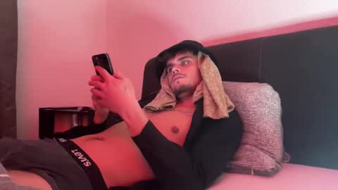 leosehenrot736234 online show from April 15, 2026, 8:31 pm