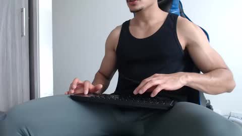 leostorm25 online show from April 23, 2026, 9:50 pm