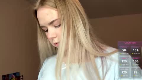 Hello everyone Im Lora Its my first day Were going to have fun together online show from February 27, 2026, 5:18 am