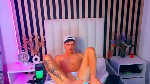 Snapshot of leotease chatting on April 24, 2026, 7:49 pm leotease online show from April 24, 2026, 7:49 pm