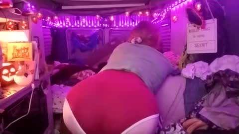 LesleyGumGrass- The Boring Trans girl online show from September 26, 2025, 5:11 am