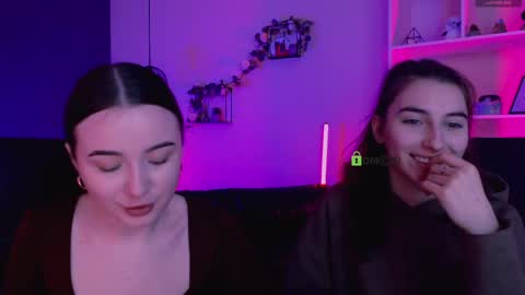 leslie_bird online show from April 9, 2026, 9:04 am