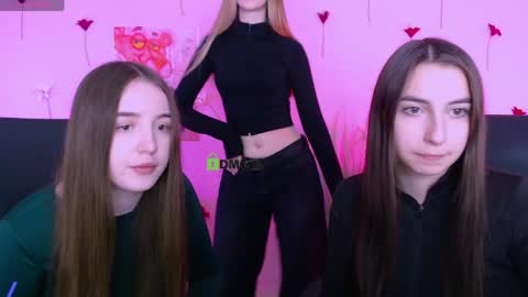 leslie_bird online show from April 13, 2026, 8:53 am