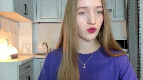 Snapshot of leslie_my_lovee chatting on October 8, 2025, 7:00 pm  LESLIE   online show from October 8, 2025, 7:00 pm