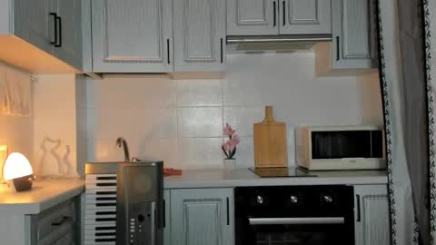 Snapshot of leslie_my_lovee chatting on October 14, 2025, 8:20 pm  LESLIE   online show from October 14, 2025, 8:20 pm