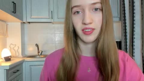 Snapshot of leslie_my_lovee chatting on October 25, 2025, 2:35 pm  LESLIE   online show from October 25, 2025, 2:35 pm