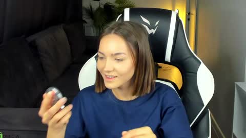 Snapshot of leslie_scottt chatting on May 24, 2026, 1:10 am Leslie online show from May 24, 2026, 1:10 am