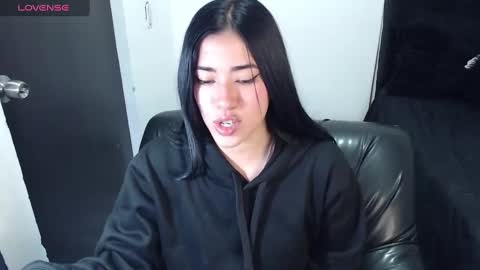 leslie  online show from January 24, 2025, 2:49 am