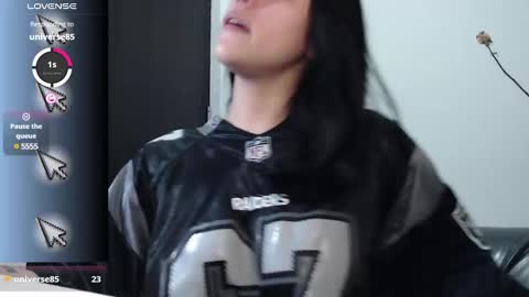 leslie  online show from January 31, 2025, 11:35 pm