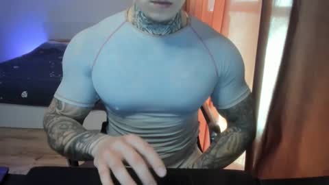 Snapshot of lewis_muscleee chatting on April 8, 2026, 12:27 pm blablablack online show from April 8, 2026, 12:27 pm