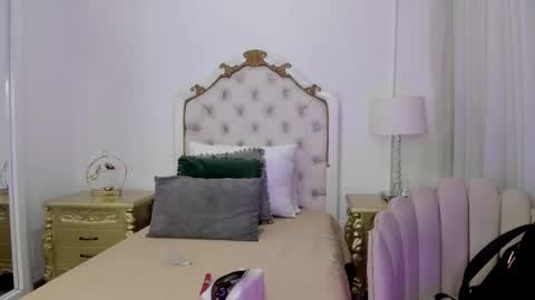    online show from October 25, 2025, 11:40 am