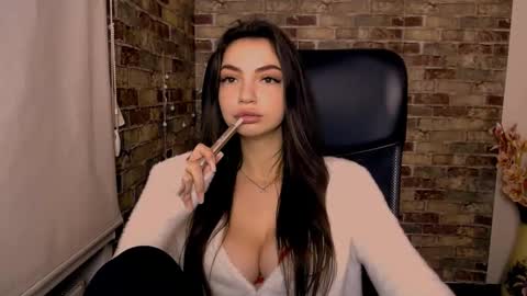 Alexia online show from December 7, 2024, 4:25 pm