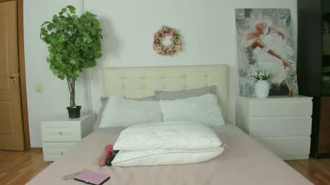 Lexi online show from April 8, 2026, 5:29 am