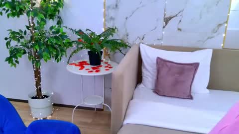 leyaatwood online show from February 14, 2026, 5:26 am