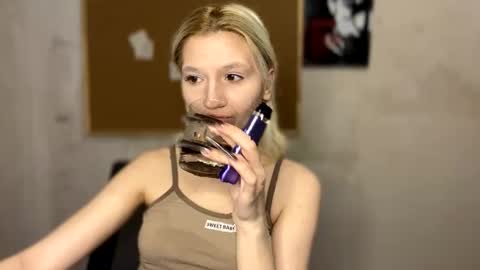 Leya online show from November 16, 2025, 10:04 pm