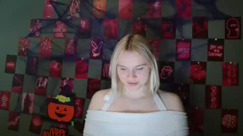 Leyla online show from October 13, 2025, 6:24 am