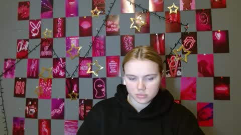 Leyla online show from December 19, 2025, 8:10 am