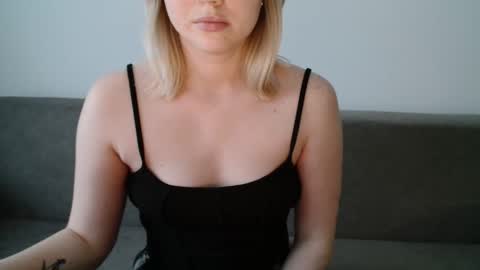 Leyla online show from April 5, 2026, 4:48 pm