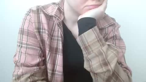 Snapshot of leyla_le chatting on April 17, 2026, 7:00 am Leyla online show from April 17, 2026, 7:00 am