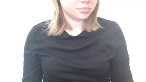 Snapshot of leyla_le chatting on May 13, 2026, 6:11 am Leyla online show from May 13, 2026, 6:11 am
