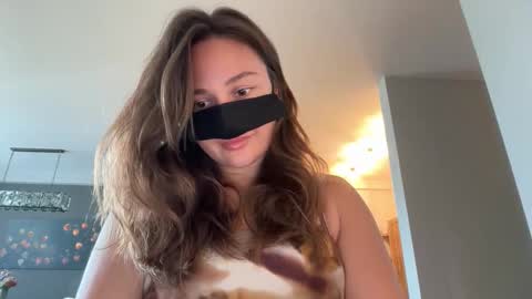 Leyla online show from September 9, 2025, 9:09 am