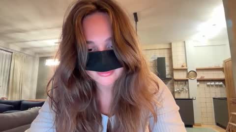 Leyla online show from September 11, 2025, 7:47 pm