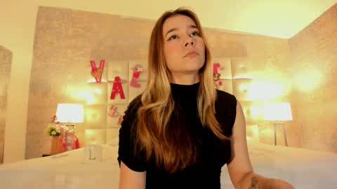 LEZY online show from February 15, 2026, 7:32 pm