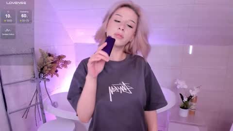 Snapshot of lezy_liza chatting on September 20, 2025, 4:24 am Lisa online show from September 20, 2025, 4:24 am