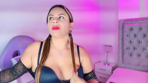 Lia  online show from April 9, 2026, 6:19 am