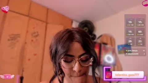 Snapshot of lia_daniiels01 chatting on February 13, 2025, 1:19 am V A L online show from February 13, 2025, 1:19 am