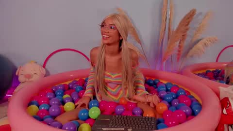 Lia online show from March 7, 2025, 3:51 am