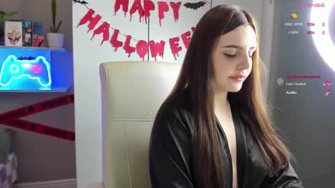 Lia online show from October 25, 2025, 6:43 am