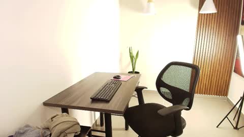 LIA online show from March 4, 2026, 6:58 pm