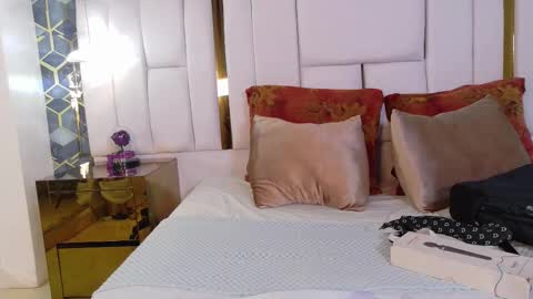 lia_mariana online show from October 15, 2025, 2:50 pm