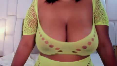 lia_mariana online show from April 7, 2026, 6:47 am