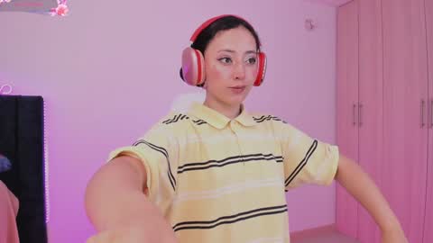 Little Queen Lia  online show from February 8, 2025, 8:53 pm