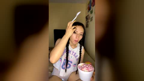 Little Queen Lia  online show from December 21, 2025, 7:32 pm