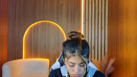 Snapshot of lia_queen_tx chatting on July 3, 2026, 3:24 am Online 1400 - 2100 online show from July 3, 2026, 3:24 am