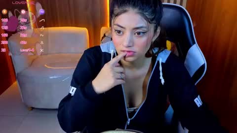Snapshot of lia_queen_tx chatting on July 15, 2026, 3:12 am Online 1400 - 2100 online show from July 15, 2026, 3:12 am