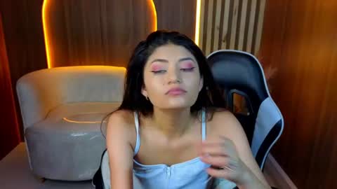 Snapshot of lia_queen_tx chatting on July 26, 2026, 3:25 am Online 1400 - 2100 online show from July 26, 2026, 3:25 am