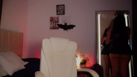 Snapshot of lia_russo_ chatting on October 22, 2025, 2:28 pm Lia  online show from October 22, 2025, 2:28 pm